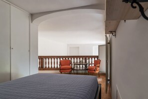 1 bedroom, desk, iron/ironing board, WiFi