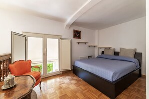 1 bedroom, desk, iron/ironing board, WiFi