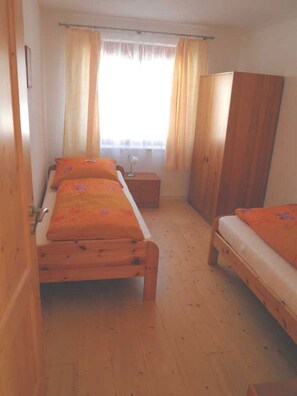 2 makuuhuonetta, ilmainen Wi-Fi, vuodevaatteet