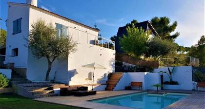 Villa Independiente con Piscina y Vistas