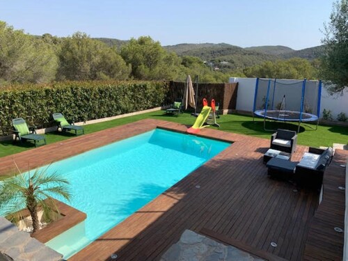 Villa Independiente con Piscina y Vistas