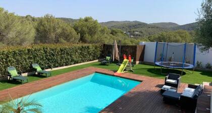Villa Independiente con Piscina y Vistas