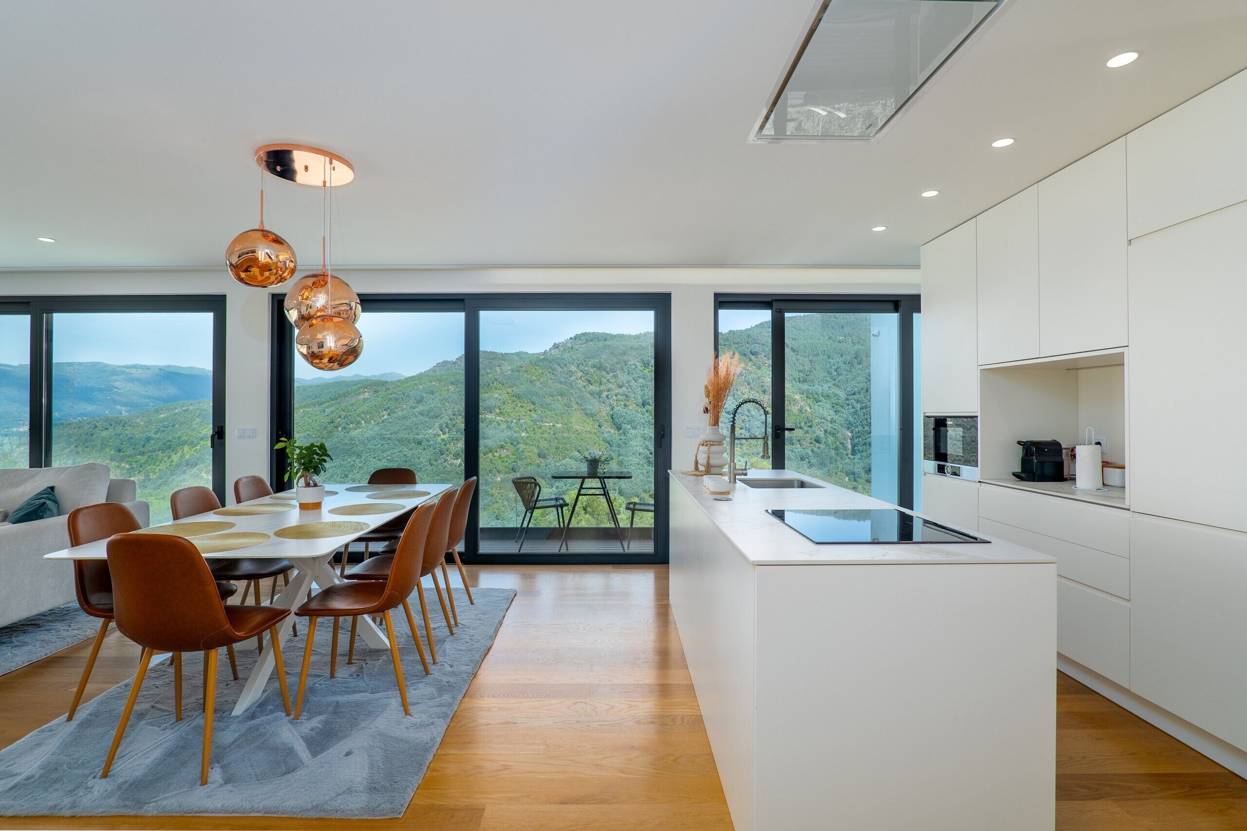 Micro-ondes, four, plaque de cuisson, lave-vaisselle