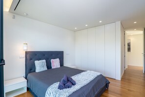 4 bedrooms, WiFi, bed sheets