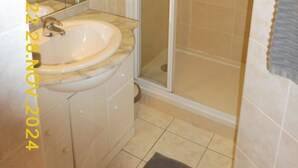 Bathroom - 50 m from the beach (Agde)