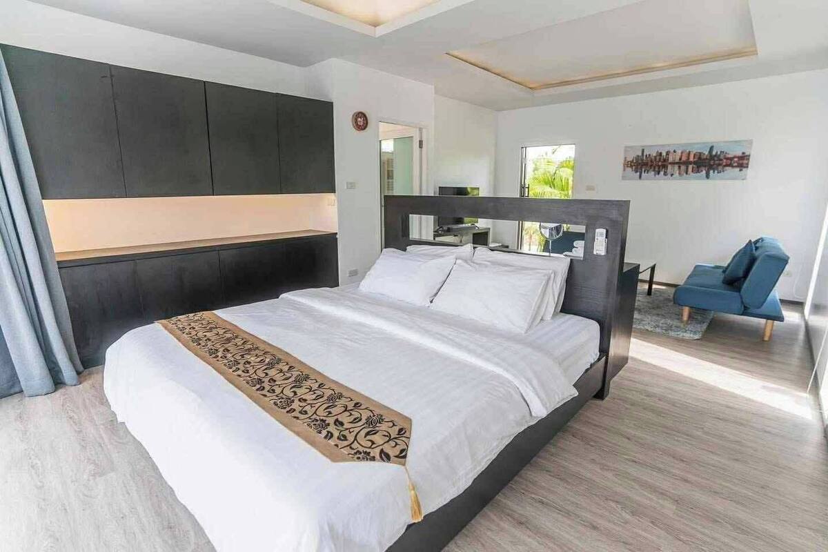 Family Villa, 1 Bedroom, Non Smoking, Patio | In-room safe, individually decorated, blackout drapes, soundproofing