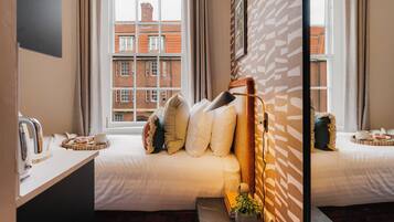 Iron/ironing board, free WiFi, bed sheets