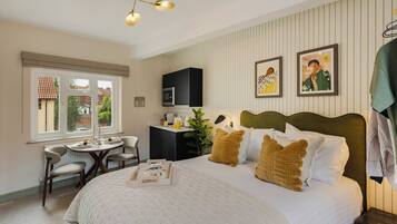 Iron/ironing board, free WiFi, bed sheets