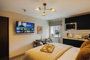 Silitysrauta/-lauta, ilmainen Wi-Fi, vuodevaatteet