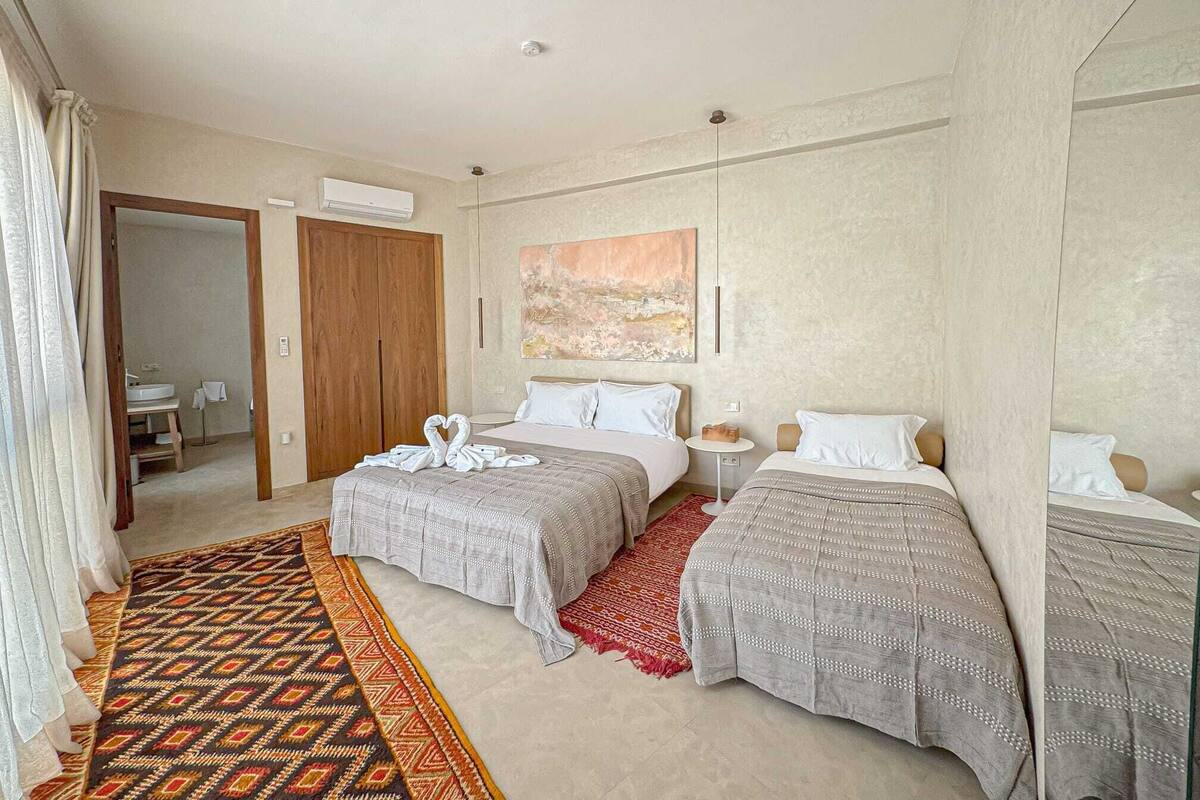 Deluxe Double Room, Multiple Beds | In-room safe, desk, iron/ironing board