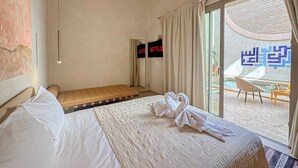 Phòng đôi tiện nghi đơn giản | Két bảo mật tại phòng, bàn, bàn ủi/dụng cụ ủi quần áo 