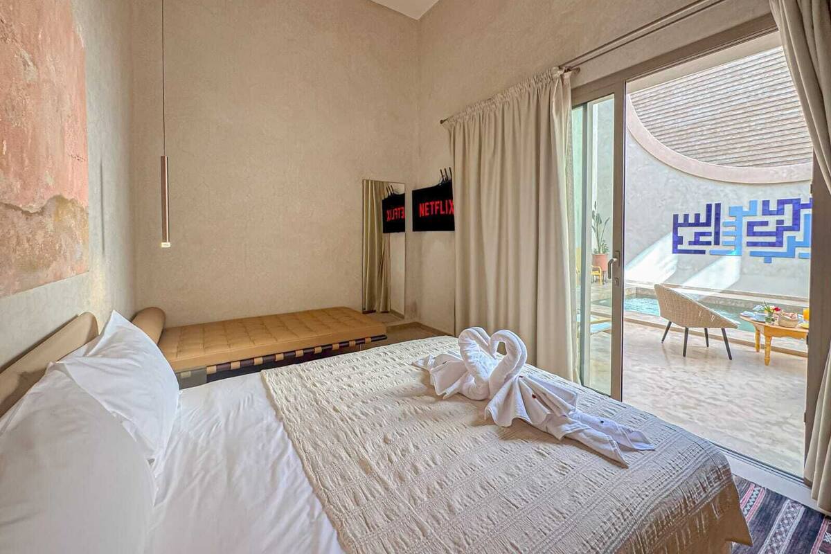 Deluxe Double Room | In-room safe, desk, iron/ironing board