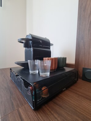 In-room safe, desk, laptop workspace, blackout drapes - NEHÔ SUITES ST JEAN DE MAURIENNE  (Saint-Jean-de-Maurienne)