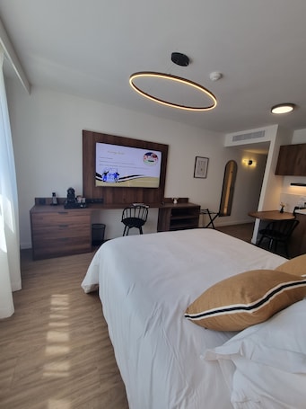 In-room safe, desk, laptop workspace, blackout drapes