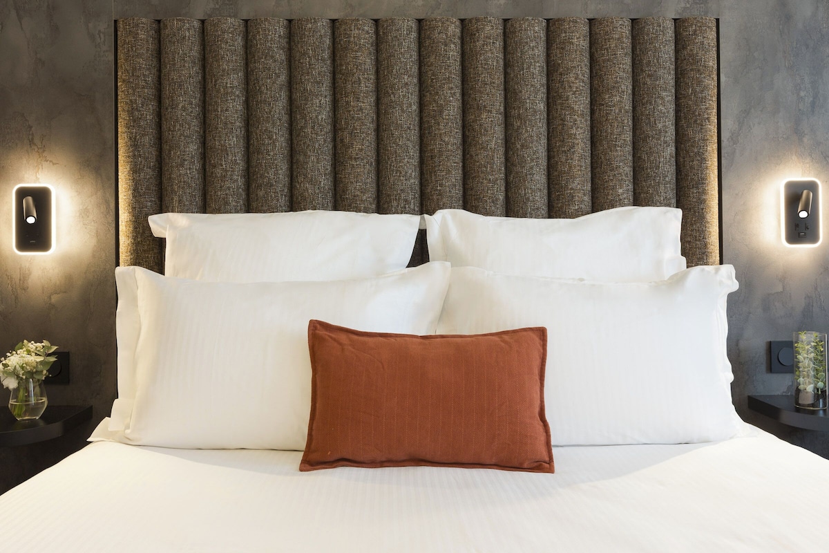 In-room safe, desk, laptop workspace, blackout curtains