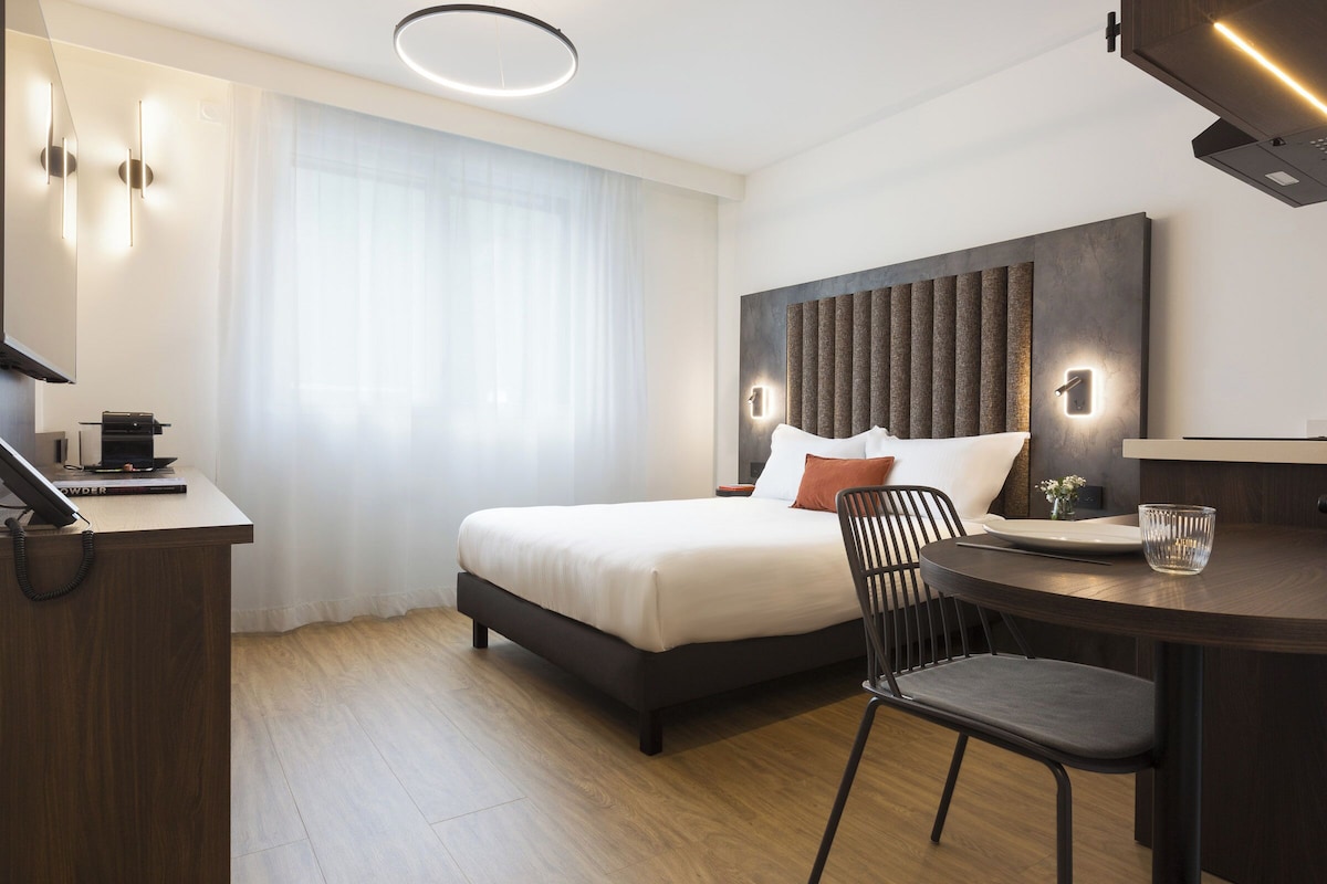Classic Studio, Non Smoking | In-room safe, desk, laptop workspace, blackout curtains