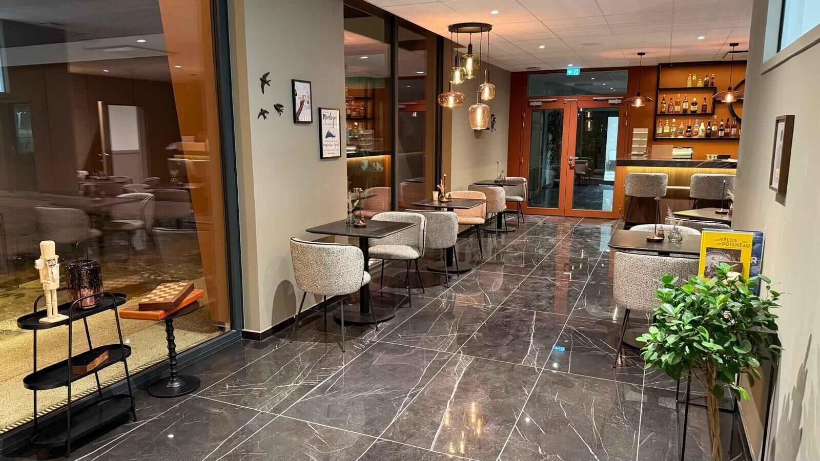Bar lounge