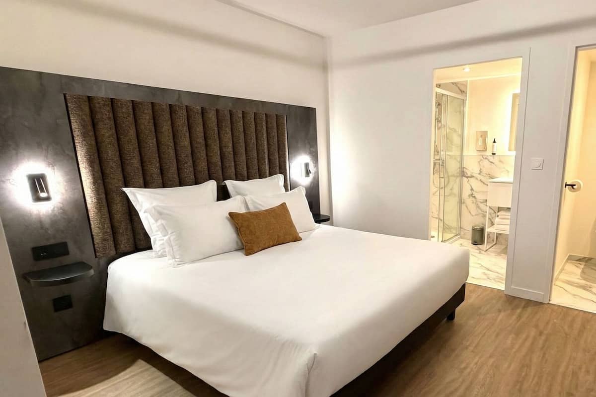 In-room safe, desk, laptop workspace, blackout drapes