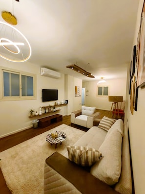 Luxury Suite, Air conditioning, Mountain View | Living area - Rafif Pyramids & Grand Museum View (Giza)