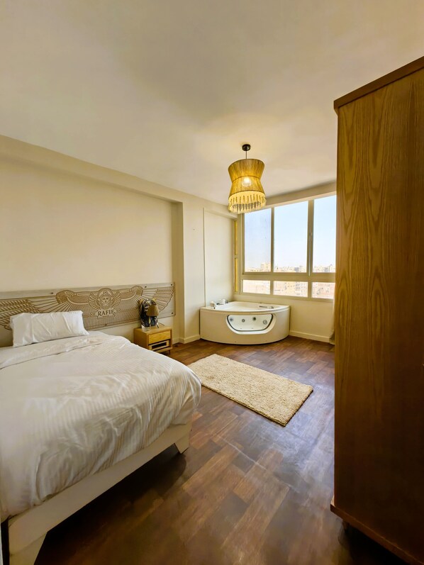 Luxury Suite, Air conditioning, Mountain View | Laptop workspace, free WiFi - Rafif Pyramids & Grand Museum View (Giza)