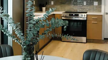 Micro-ondas, fogão, cooktop, lava-louças