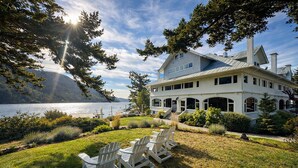 Property grounds - Bayside Waterfront King_Ocean Views_King Bed_Pool (Eastsound)