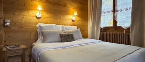 4 chambres, fer et planche à repasser, lit parapluie, Wi-Fi gratuit