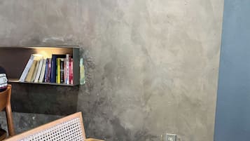 Habitación cuádruple | Área de sala de estar