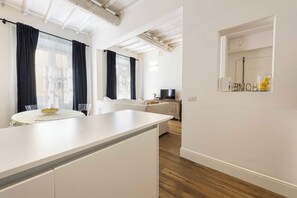 Comfort Apartment | Private kitchen | Fridge, stovetop, cookware/dishes/utensils