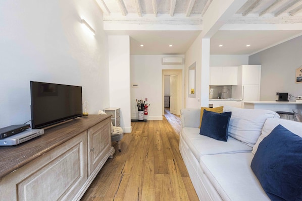 Appartement Confort | Aire de séjour | Téléviseur à écran plat
