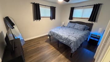 3 bedrooms, desk, iron/ironing board, free WiFi