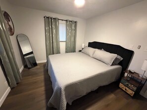 3 bedrooms, desk, iron/ironing board, free WiFi