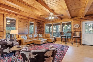 TV - Creekside Manor-Spectacular! Hot Tub, Pets Welcome (Maggie Valley)