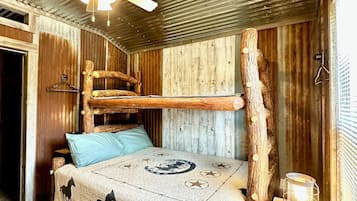 1 bedroom, bed sheets