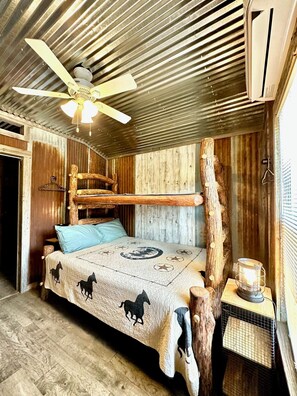 1 bedroom, bed sheets