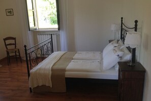 2 quartos, ferros/tábuas de passar roupa, Wi-Fi, roupa de cama