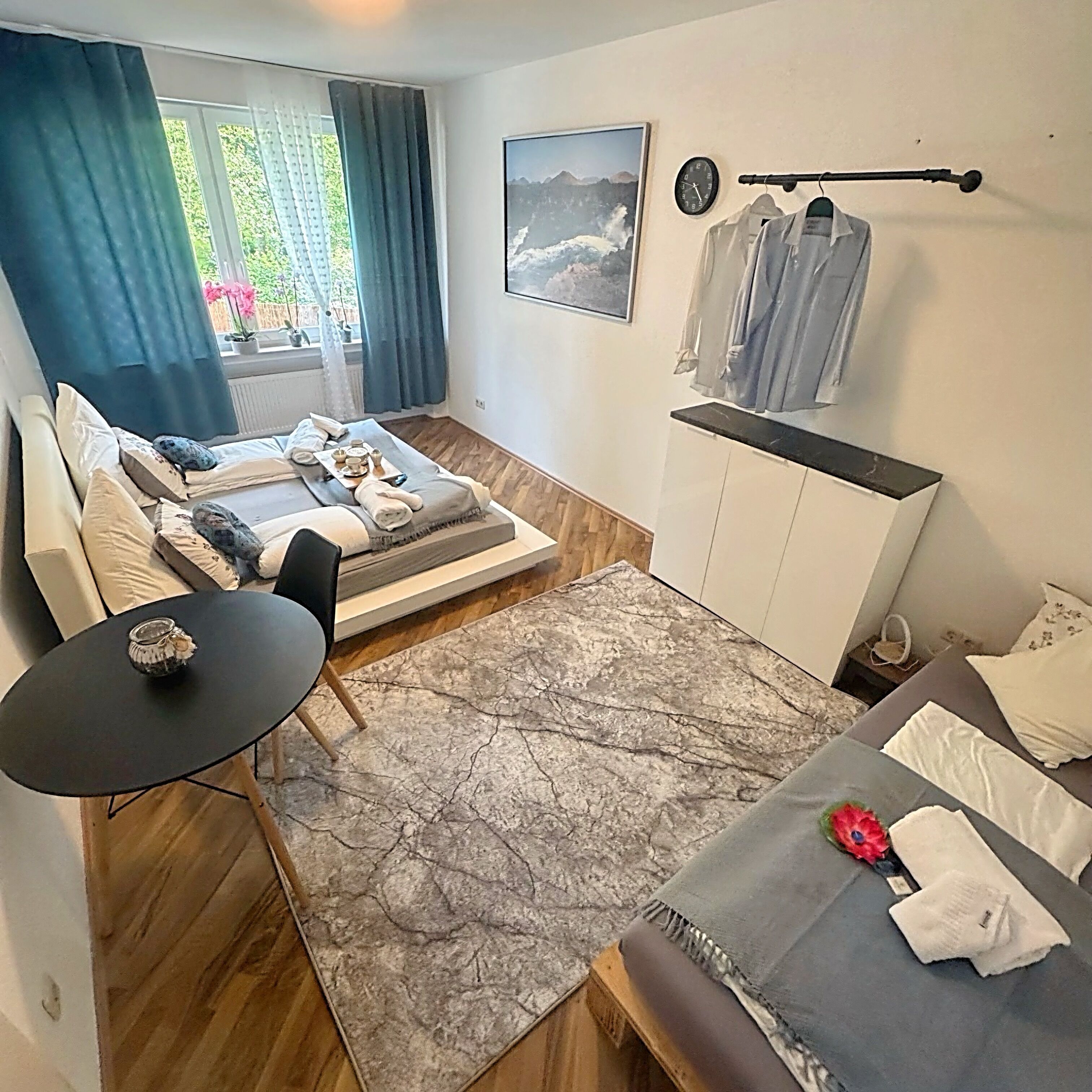 3 室のベッドルーム、アイロン / アイロン台、WiFi、ベッドシーツ