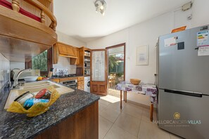 Refrigerador, microondas, horno y lavavajillas 