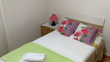 3 bedrooms, bed sheets