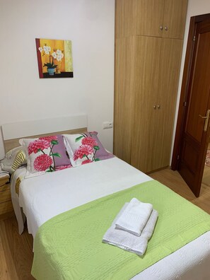 3 bedrooms, bed sheets