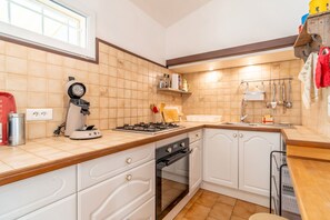 Microwave, oven, stovetop, coffee/tea maker