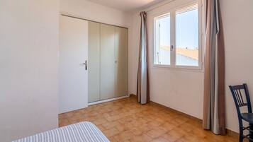 2 chambres, fer et planche Ă  repasser, draps fournis