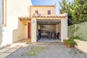 A building entrance with a covered area, a door, and a sign indicating a room type. - Holiday Home 'Maison T3' with Terrace and Air Conditioning (Port-la-Nouvelle)
