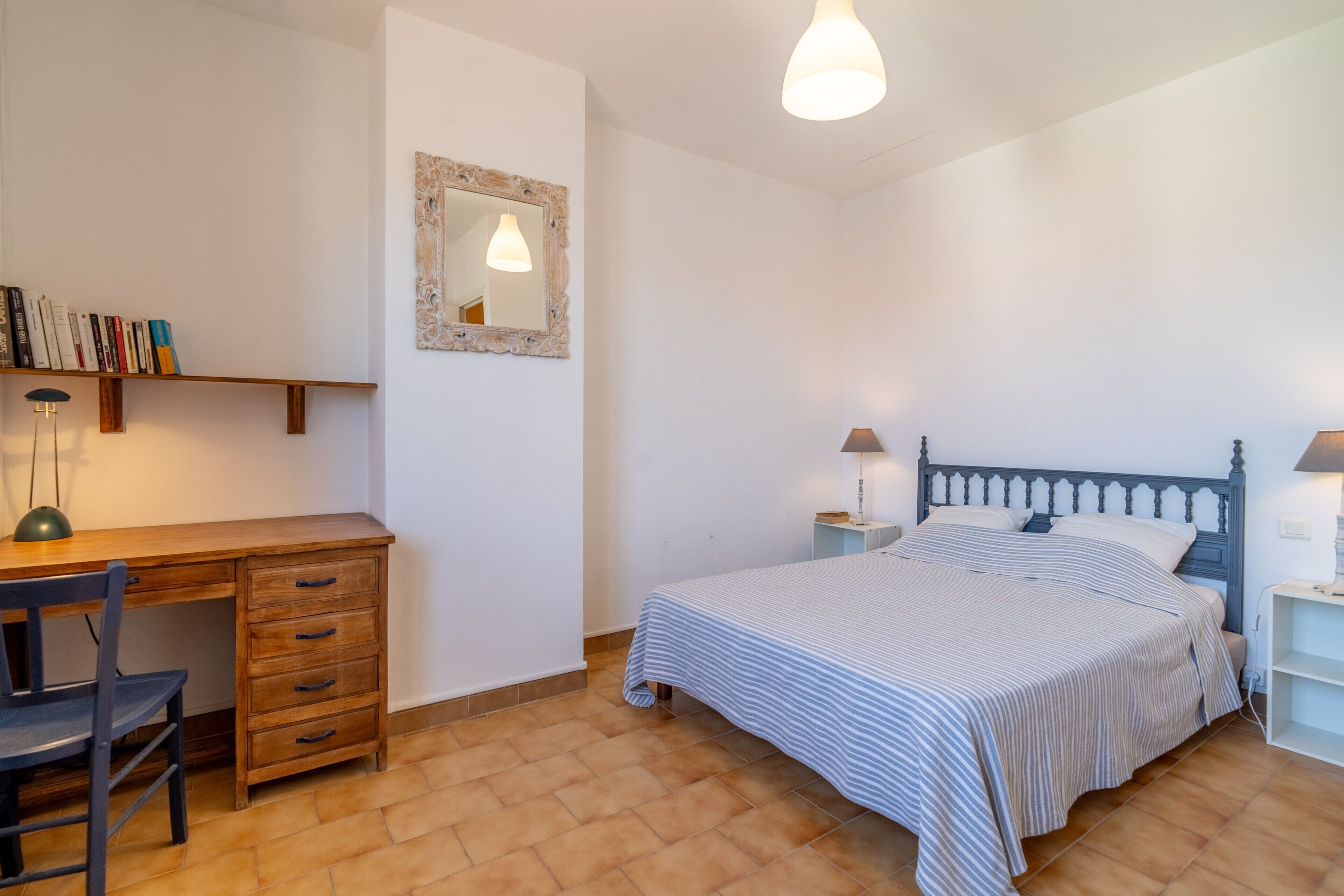 2 slaapkamers, een strijkplank/strijkijzer, beddengoed