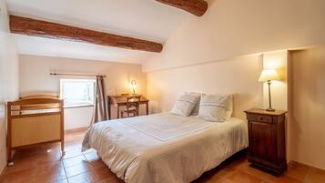 5 soverom, skrivebord, strykejern/-brett og wi-fi