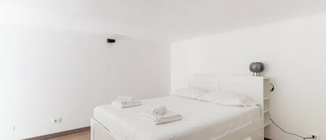 2 bedrooms, iron/ironing board