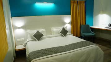 Basic Double Room, City View | Desk, laptop workspace, soundproofing, iron/ironing board