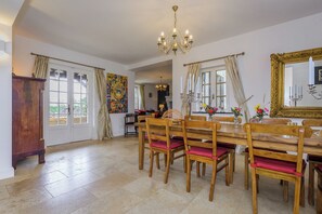 Dining - Rosepeche, a beautiful villa with a castle feel (Les Eyzies)