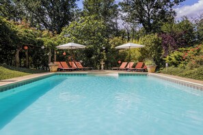Outdoor pool, a heated pool - Rosepeche, a beautiful villa with a castle feel (Les Eyzies)