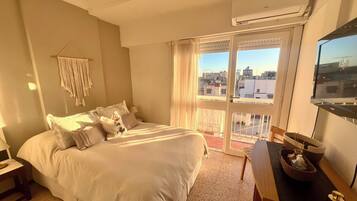 1 slaapkamer, een strijkplank/strijkijzer, wifi, beddengoed